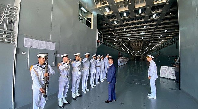 VALİ AKTAŞ, TCG BAYRAKTAR GEMİSİNİ ZİYARET ETTİ