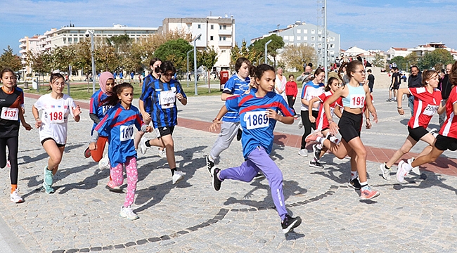 CUMHURİYET KOŞUSU DÜZENLENDİ