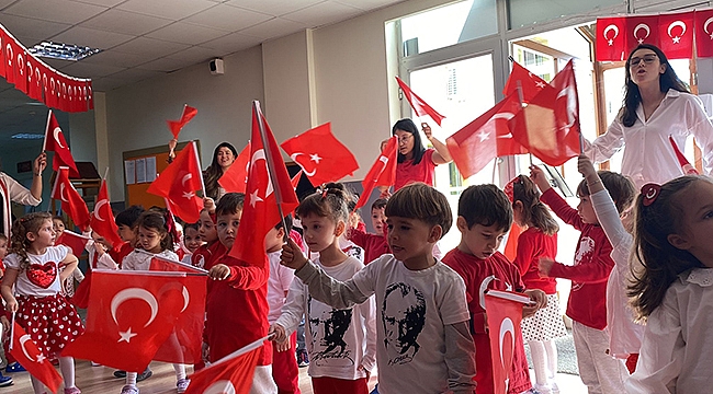 MİNİK ÖĞRENCİLERİN CUMHURİYET COŞKUSU