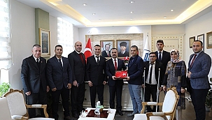 TÜRK BÜRO-SEN ÇANAKKALE ŞUBESİ YENİ YÖNETİMİNDEN VALİ AKTAŞ'A ZİYARET
