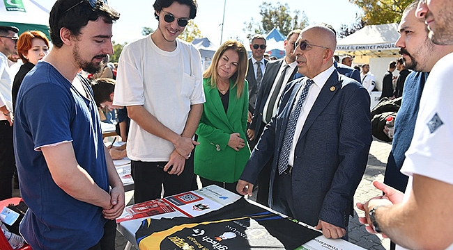 ÜNÜVAR ÜNİVERSİTE ÖĞRENCİLERLE BİR ARAYA GELDİ
