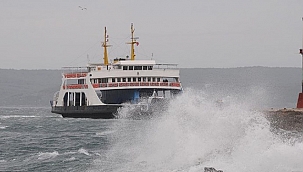 FERİBOT SEFERLERİNE FIRTINA ENGELİ