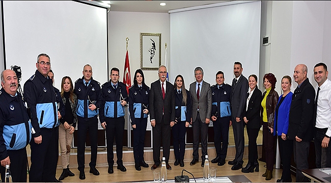 BAŞKAN GÖKHAN, GÖREVDE YÜKSELEN ZABITA MEMURLARINA ROZETLERİNİ TAKDİM ETTİ