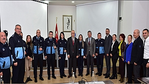 BAŞKAN GÖKHAN, GÖREVDE YÜKSELEN ZABITA MEMURLARINA ROZETLERİNİ TAKDİM ETTİ