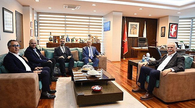 BAŞKAN GÖKHAN ÇOMÜ REKTÖRÜ PROF. DR. MURAT'I AĞIRLADI