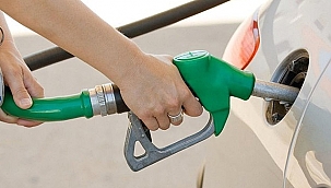 BENZİNE 1 LİRA 25 KURUŞ ZAM!