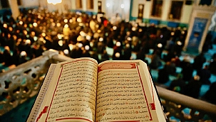 ÇANAKKALE'DE İSVEÇ'TE KUR'AN-I KERİM YAKILMASINA TEPKİ GÖSTERİLDİ