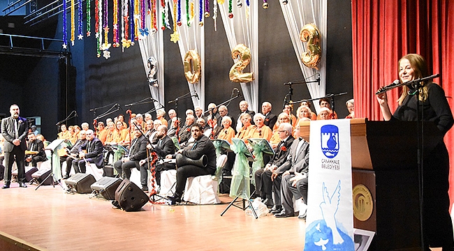 DEMLİ SESLER KOROSUNDAN ALKIŞ ALAN KONSER