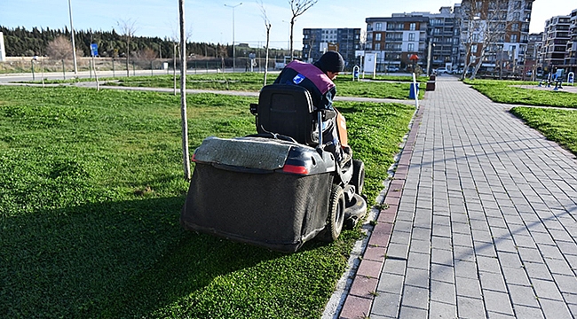 YEŞİL ALANLARDA ÇALIŞMALAR DEVAM EDİYOR