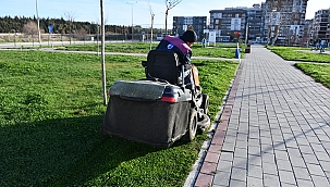 YEŞİL ALANLARDA ÇALIŞMALAR DEVAM EDİYOR
