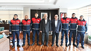 BAŞKAN GÖKHAN DEPREM BÖLGESİNE GİDEN İTFAİYE VE AKUT EKİBİNİ AĞIRLADI