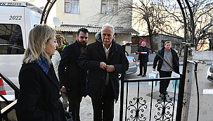 BAŞKAN GÖKHAN DEPREMZEDELERİ AĞIRLAYAN ÖĞRENCİ YURDUNU ZİYARET ETTİ