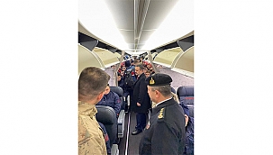 KAHRAMAN JANDARMA DEPREMZEDELERİN YANINDA