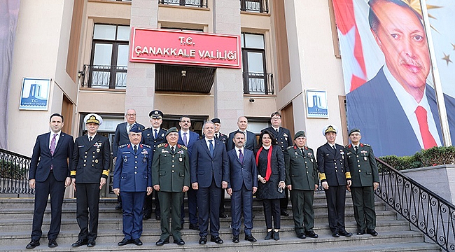 MİLLİ SAVUNMA BAKANI HULUSİ AKAR, ÇANAKKALE VALİLİĞİNİ ZİYARET ETTİ