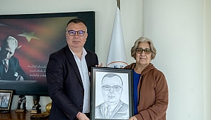 BAŞKAN ARSLAN'A KURSİYERLERDEN HEDİYE