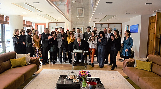 BAŞKAN GÖKHAN'A DOĞUM GÜNÜ SÜRPRİZİ