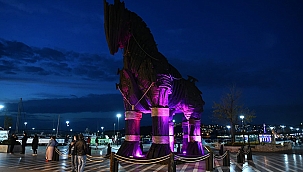 ÇANAKKALE BELEDİYESİNDEN MOR IŞIK ETKİNLİĞİNE DESTEK