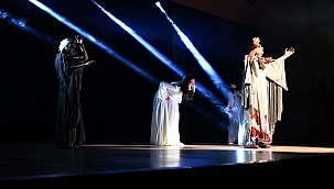 "ÖLÜ KADINLAR DİYARI" TİYATROSEVERLER İLE BULUŞTU