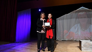 "BEN TÜRKAN SAYLAN" OYUNU ÇANAKKALE'DE SAHNELENDİ