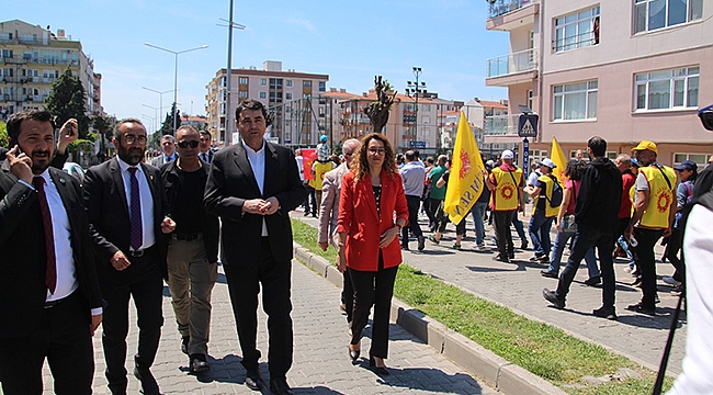 GENEL BAŞKAN UYSAL 1 MAYIS KORTEJİNDE