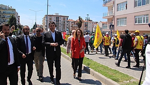 GENEL BAŞKAN UYSAL 1 MAYIS KORTEJİNDE
