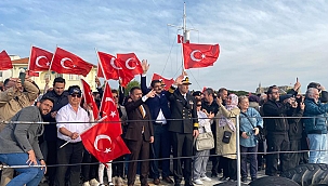 TÜRKİYE'NİN EN BÜYÜK SAVAŞ GEMİSİ "TCG ANADOLU" ÇANAKKALE BOĞAZI'NDAN GEÇTİ