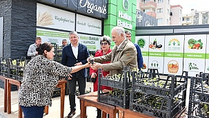 YEREL TOHUMLARDAN ÜRETİLEN FİDELER KENTLİLERLE BULUŞMAYA DEVAM EDİYOR