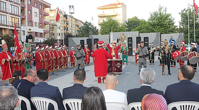 ÇAN'DA CUMHURBAŞKANI ERDOĞAN'A MEHTERLİ KUTLAMA 