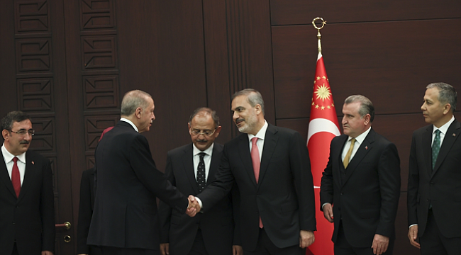 CUMHUR BAŞKANI ERDOĞAN YENİ KABİNEYİ AÇIKLADI..! 