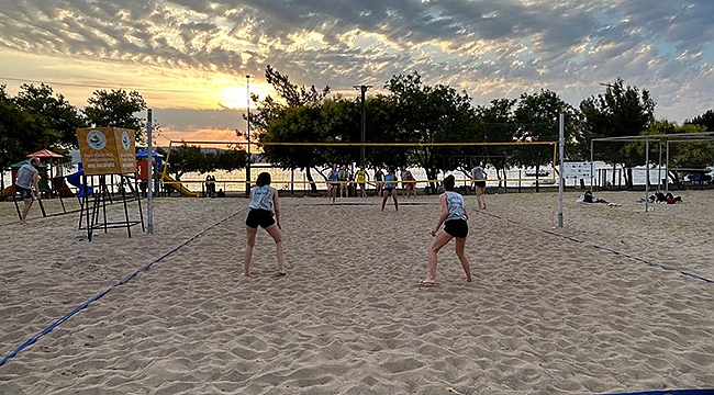 KEPEZ'DE PLAJ VOLEYBOL ALANI YENİLENDİ