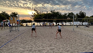 KEPEZ'DE PLAJ VOLEYBOL ALANI YENİLENDİ