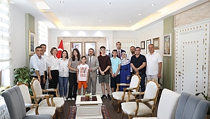 LGS SINAVLARINDA BİRİNCİ OLAN ÖĞRENCİLER VALİ AKTAŞ'I ZİYARET ETTİ