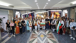 ULUSLARARASI HALK DANSLARI FESTİVALİNİN MİSAFİRLERİ VALİ AKTAŞ'I ZİYARET ETTİ