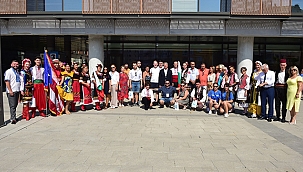 ULUSLARARASI HALK DANSLARI TOPLULUĞU'NDAN ÇANAKKALE BELEDİYESİ'NE ZİYARET