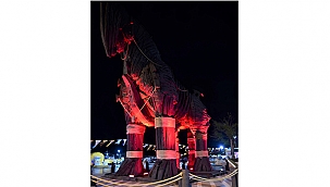 FARKINDALIK GÜNÜ İÇİN KIRMIZI IŞIK 