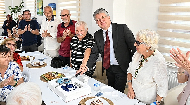 1 EKİM DÜNYA YAŞLILAR GÜNÜ ALTIN YILLARDA KUTLANDI