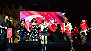 100.YIL COŞKUSU "ŞİMDİ 90'LAR" İLE DEVAM ETTİ