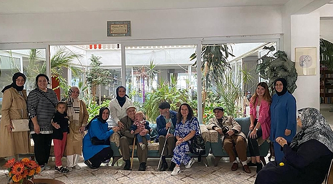 AK PARTİ'DEN YAŞLILAR GÜNÜ'NDE ZİYARET