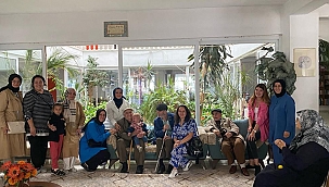 AK PARTİ'DEN YAŞLILAR GÜNÜ'NDE ZİYARET