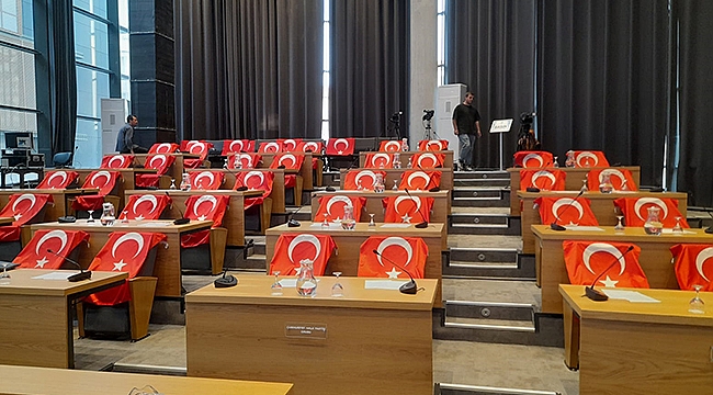 BELEDİYE MECLİSİ ÜYELERİNE ÇOK ANLAMLI HEDİYE