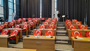 BELEDİYE MECLİSİ ÜYELERİNE ÇOK ANLAMLI HEDİYE