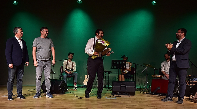 "BİR GARİP ORHAN VELİ" EĞLENCELİ DAKİKALAR YAŞATTI