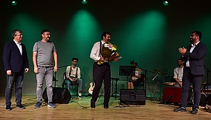 "BİR GARİP ORHAN VELİ" EĞLENCELİ DAKİKALAR YAŞATTI