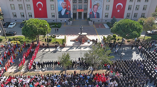 CUMHURİYET'İMİZİN 100. YILI COŞKUSU ÇANAKKALE'DE ÇELENK SUNMA TÖRENİYLE BAŞLADI