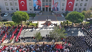 CUMHURİYET'İMİZİN 100. YILI COŞKUSU ÇANAKKALE'DE ÇELENK SUNMA TÖRENİYLE BAŞLADI