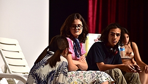 GENÇLERDEN ALKIŞ ALAN OYUN