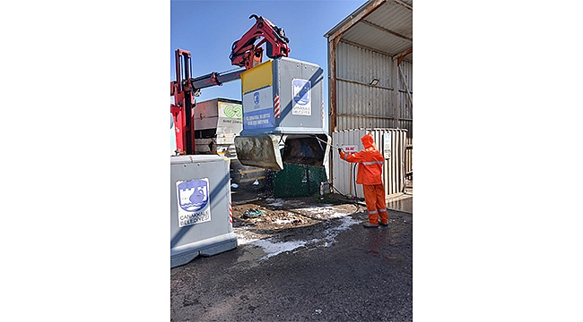 KONTEYNERLER DÜZENLİ OLARAK TEMİZLENİYOR