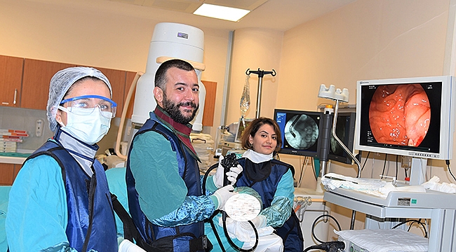 SAFRA KESESİNDEKİ TAŞTAN AMELİYATSIZ KURTULDU