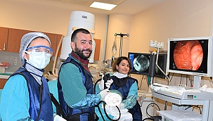 SAFRA KESESİNDEKİ TAŞTAN AMELİYATSIZ KURTULDU