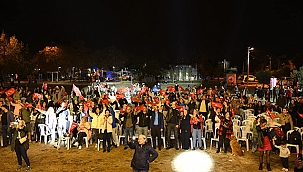 SARPEDON, KEPEZ'DE VATANDAŞLARLA BULUŞTU